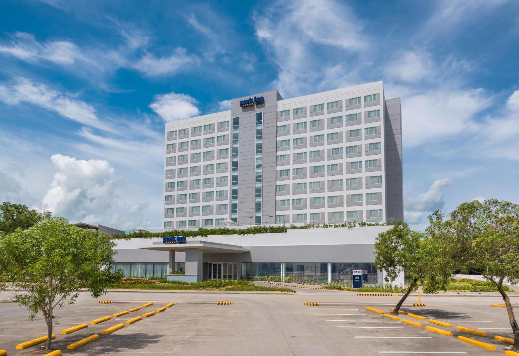 Park Inn By Radisson Iloilo Buitenkant foto